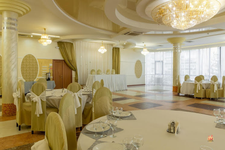 Зал «Фисташковый» в «У Озера ​на Героев Космоса» фотография №15