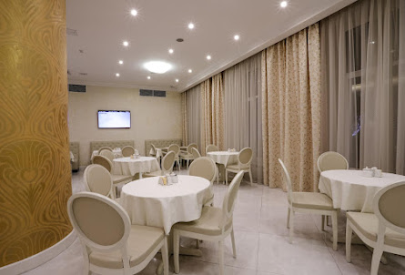 Зал на 80 человек в Зал на 18 человек