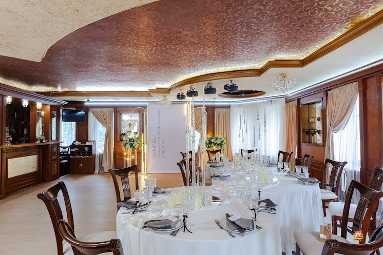 Основной зал в «Дворянское гнездо» фотография №7