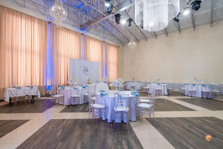 Большой зал в «Конюшня» фотография №13