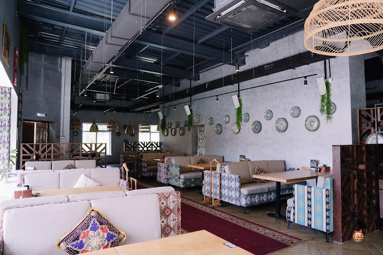 Основной зал в «Чайхана64 на Батавина» фотография №3