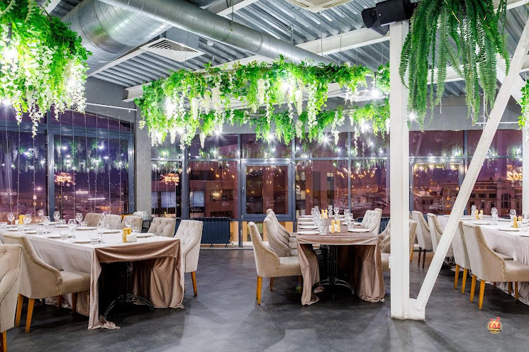 Основной зал в «SKY8 Terrace&Grill» фотография № 1