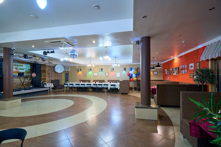 Основной зал  в «Zinger» фотография №10