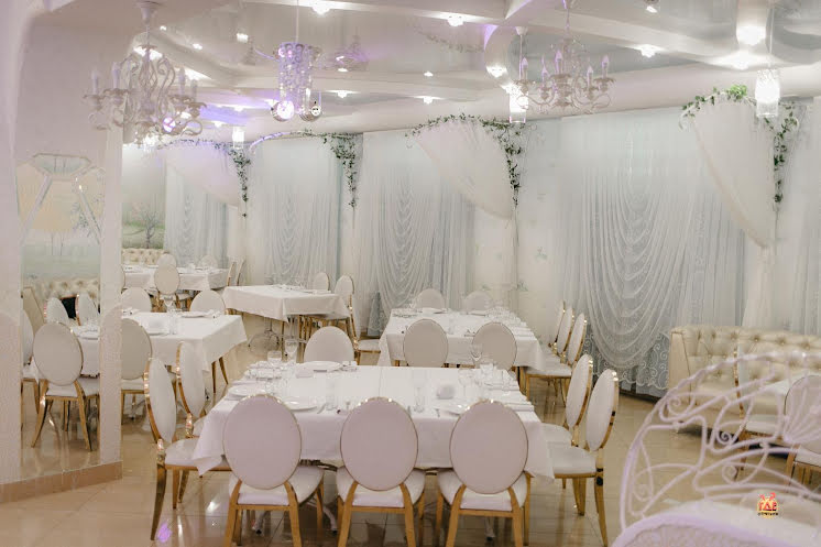 Основной зал в «Лето» фотография №10