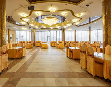  ресторан У Озера ​на Героев Космоса