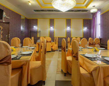  ресторан У Озера ​на Героев Космоса