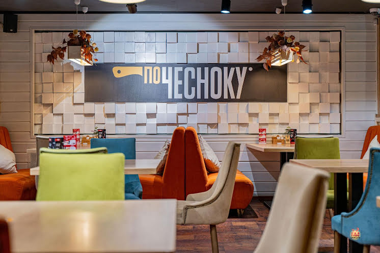 Зал на 1 этаже в «По чесноку на Академика Королева» фотография №8