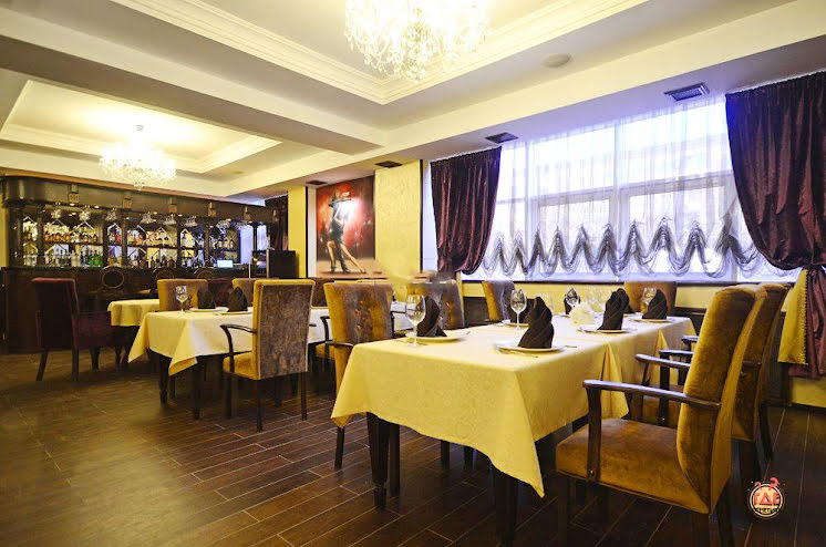 Основной зал в «Gusto» фотография №11