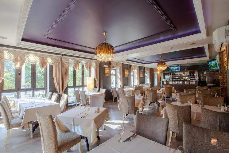 Зал ресторана на 2 этаже в «Сандал» фотография №10