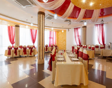  ресторан У Озера ​на Героев Космоса