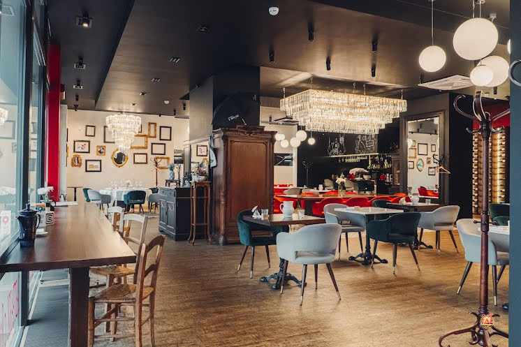 Основной зал в «Bistrot LeMoujik на Морской» фотография №3