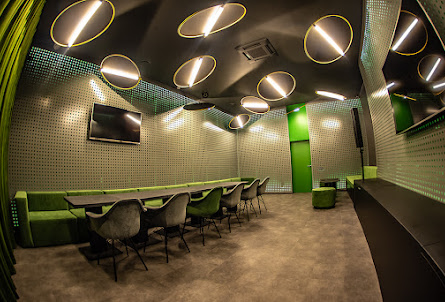 Зеленый зал в Оранжевый зал