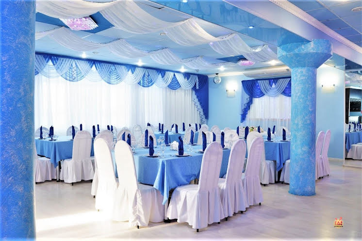 Основной зал в «Кураж на Кубанской» фотография №19