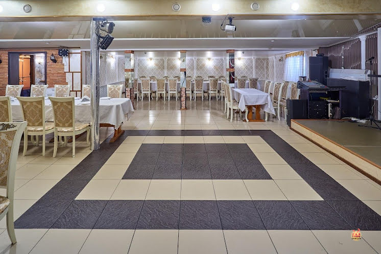 Основной зал в «Старая Гагра» фотография №3