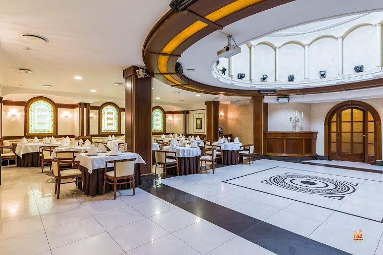 Большой зал в «ЛЕОН на Металлургов» фотография №8