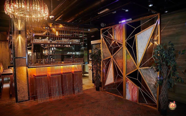 Основной Зал в «Haze Bar на Бажова» фотография №13