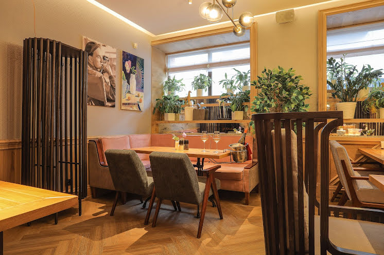 Основной зал в «Beefstroganoff Grill» фотография №11