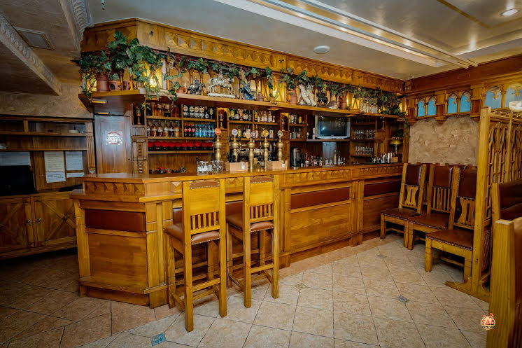 Зал ресторана  в «Готика на Ангарской» фотография №19