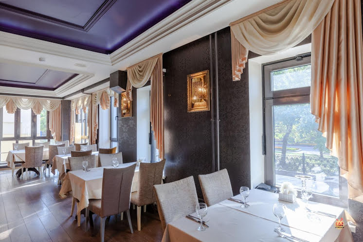 Зал ресторана на 2 этаже в «Сандал» фотография №3