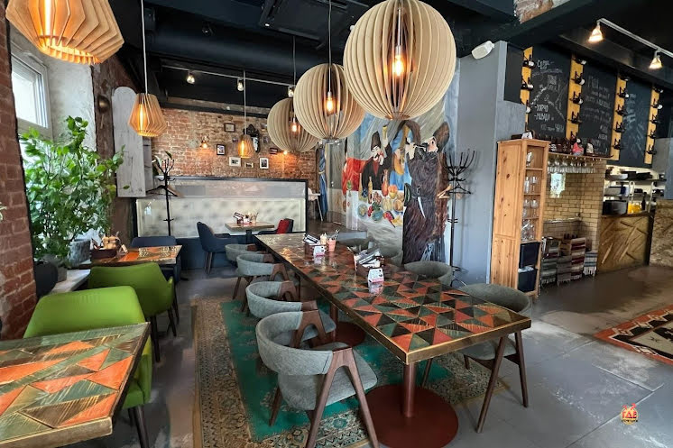 Основной зал в «Гиви to me на улице Малышева» фотография №2