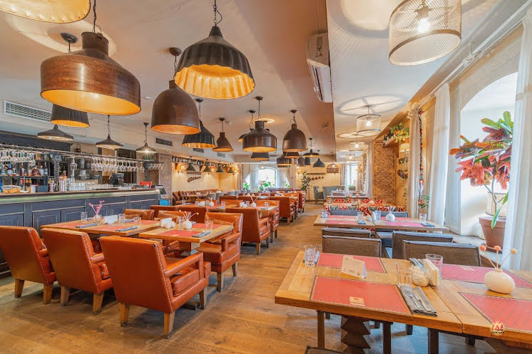 Основной зал второго этажа в «Хочу Харчо» фотография №15