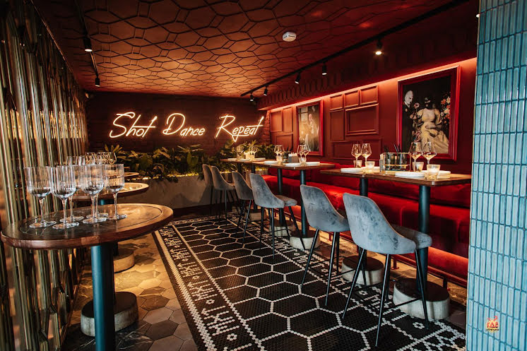 Зал на 1 этаже  в «Mixtura bar» фотография №3