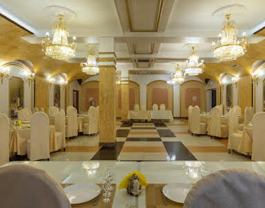  ресторан У Озера ​на Героев Космоса