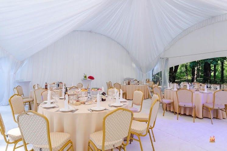 Шатёр у Каменной Оранжереи в «Усадьба Кусково» фотография №13