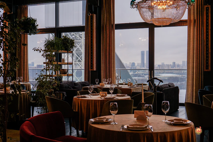 Банкетный зал на 2 этаже  в «Амбассадори» фотография №3