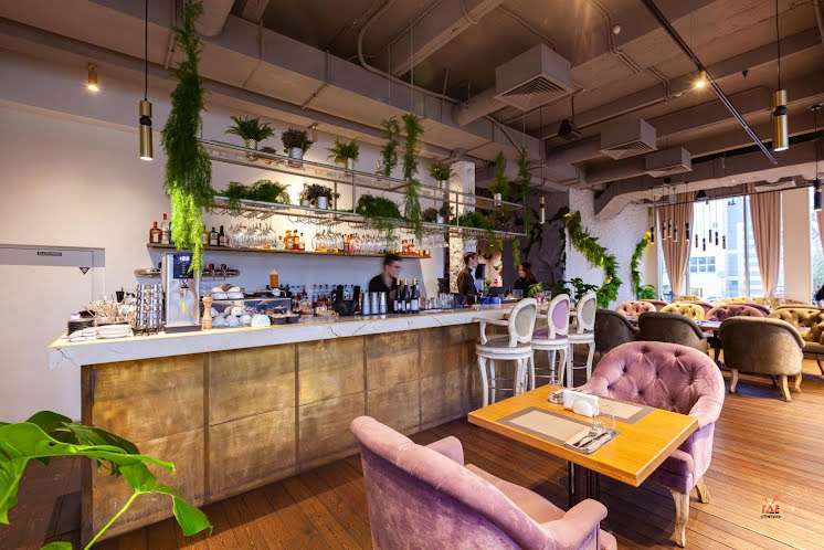 Зал на 2 этаже  в «Сытый лось на Большой Семёновской» фотография №19