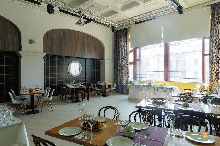 Основной зал в «Бристоль» фотография №3