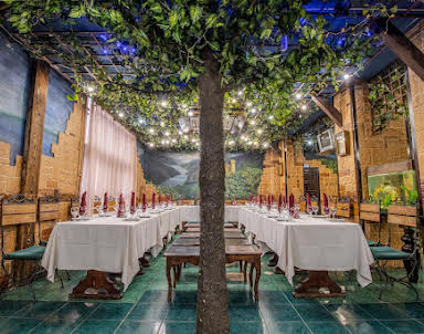  ресторан Замок Атоса