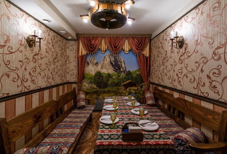 Восточный зал  в Восточный зал 