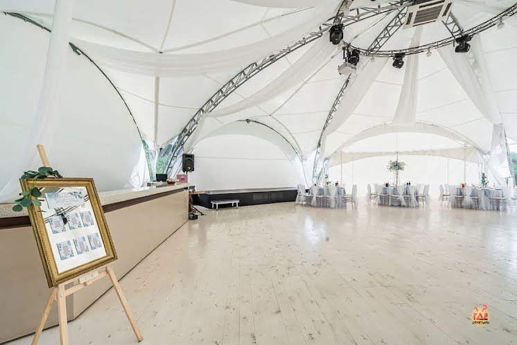 Шатер на озере в «Конюшня» фотография №6