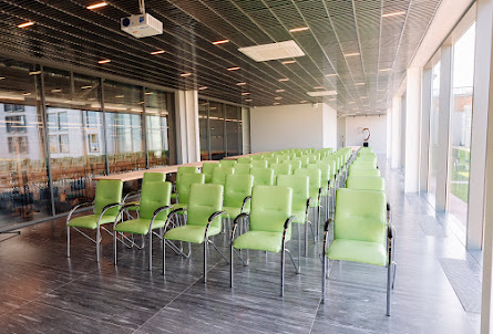 Малый зал  в Зал «Санкт-Петербург»