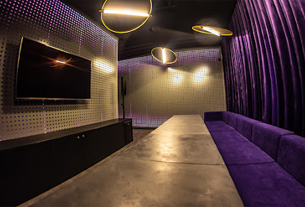 Фиолетовый зал в Оранжевый зал