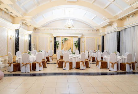 Зал «Золотой» в Зал «Летний»