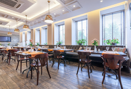 Бристоль в Невский зал