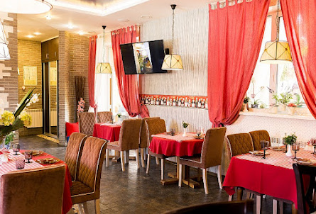 Основной зал в Каминный зал