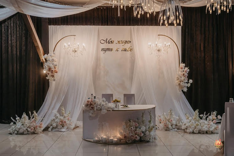 Основной зал в «Ренессанс» фотография №6