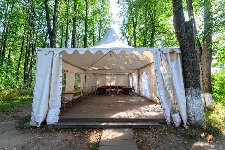Летний шатер в липах в «Местечко Бор» фотография №5