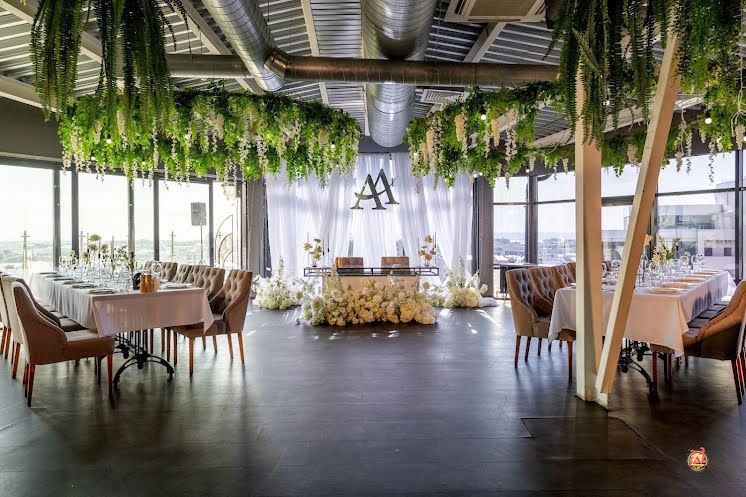 Основной зал в «SKY8 Terrace&Grill» фотография №11