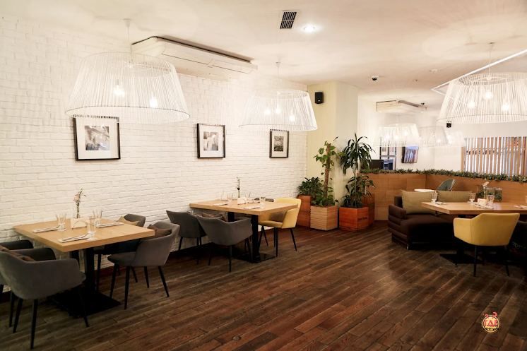 Основной зал в «BONA CAPONA на Комендантском» фотография №8