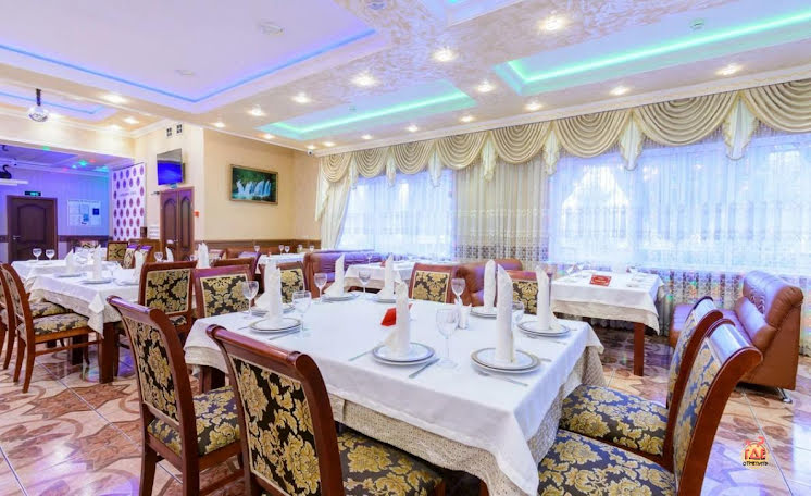 Большой зал в «Лебединое озеро» фотография №1