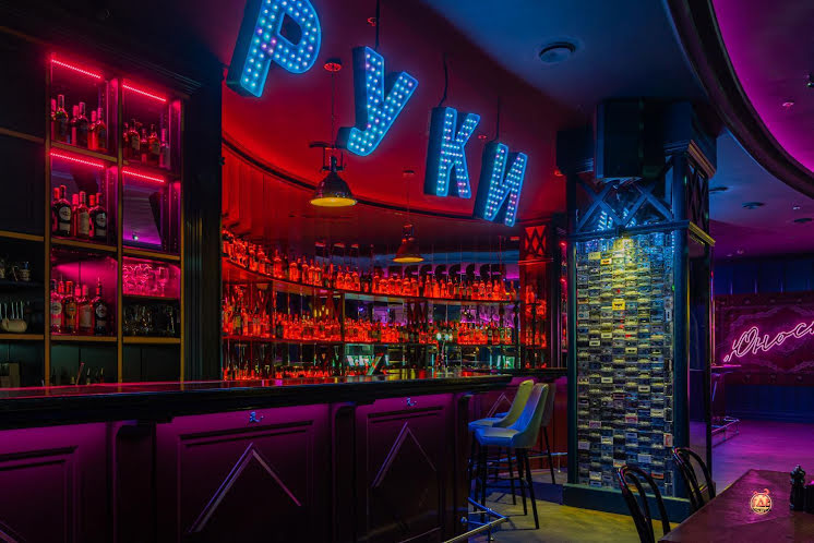 Основной зал  в «Руки ВВерх! Бар / Родео» фотография №14