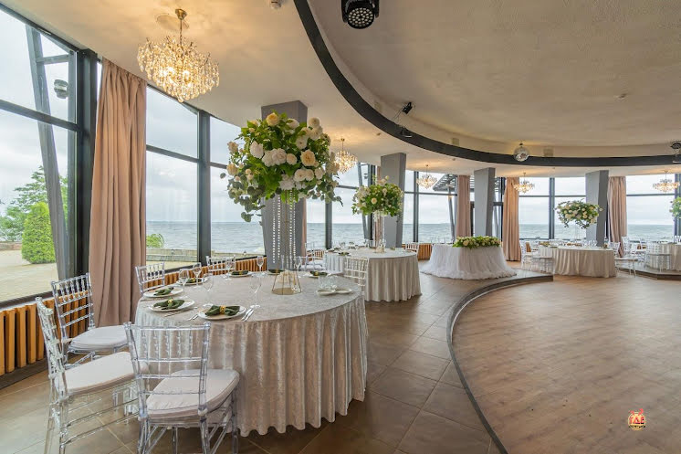 Основной зал в «Панорама в Репино» фотография №19