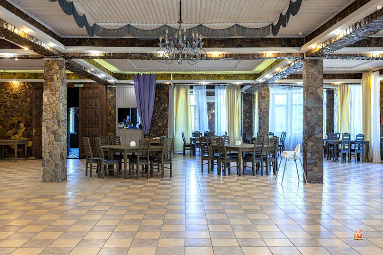 Основной зал в «Очаровательная полянка» фотография №7