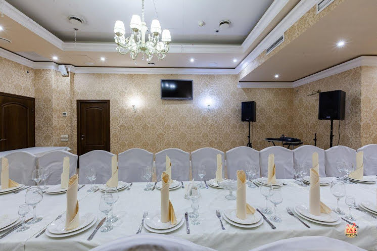 Малый зал в «Люкс» фотография №6