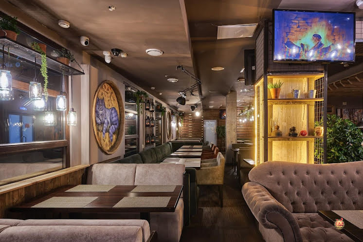 Основной зал в «Корова на бочке на 70 лет Октября» фотография №10