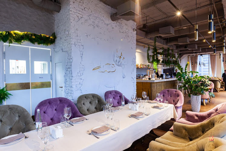 Зал на 2 этаже  в «Сытый лось на Большой Семёновской» фотография №11